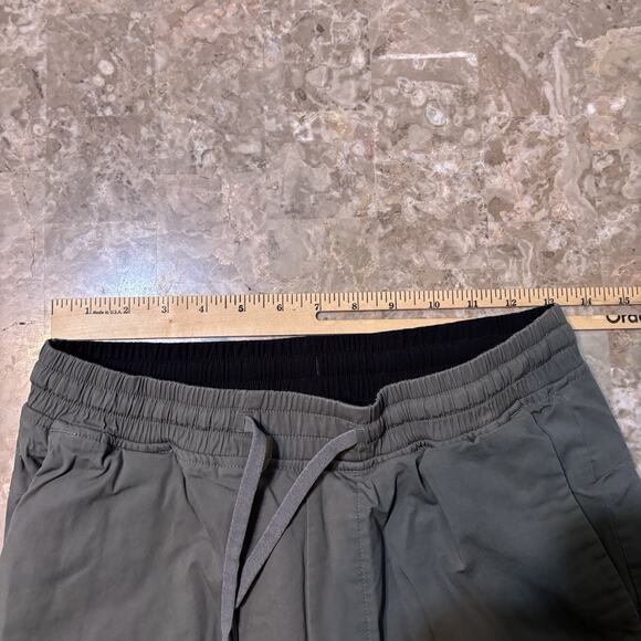 Lululemon Shorts Mens Small Green Bowline 8” Stretch Gym Lounge Essentials - Picture 3 of 8